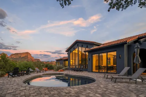 Stunning Pool and Spa with Breathtaking Views - Luxurious Oasis Retreat