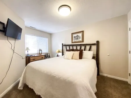 Inn Building Condo#113 - Ground Level, Pool Side