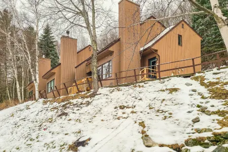 Cozy Sugarbush condo w/ beautiful mountain views - close to skiing Отели рядом с достопримечательностью «Шугарбуш Резорт»
