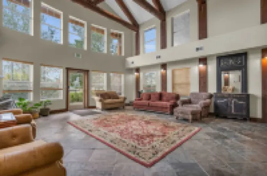 Stunning Mountain Views and Cozy Fireplace - Idyllic Retreat