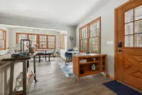 Hot Tub and Outdoor Grill with Scenic Deck - Charming Retreat Hotels in Ganges Township