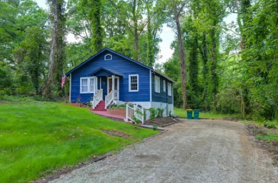 Screened Patio and Fast Wifi Access - Charming Cozy Haven Hotels in Lexington