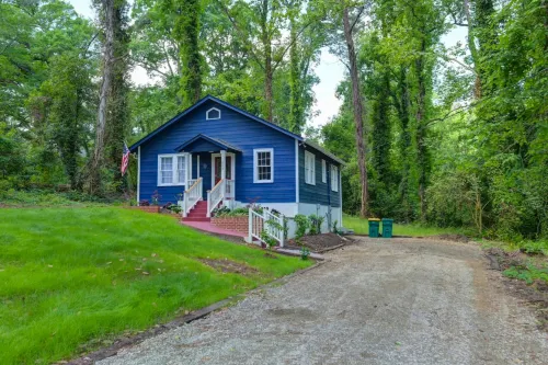 Blue Bungalow |  2BR 1BA | Lexington 렉싱턴 호텔