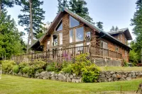 Waterview Log Home on Lopez Adjacent to Spencer Spit