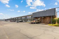 Americas Best Value Inn-Ft. Worth/Hurst - parking