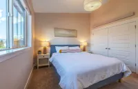 Gourmet Kitchen and Stylish Living Space - Charming Townhouse Retreat