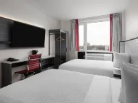 Ramada by Wyndham Brooklyn Near Flatbush Hotels near Bensonhurst Park