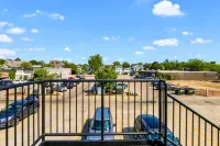 Chic Retreat - Big Apple Vibe, Parking, Dining, Shopping Hotels in Lake Geneva