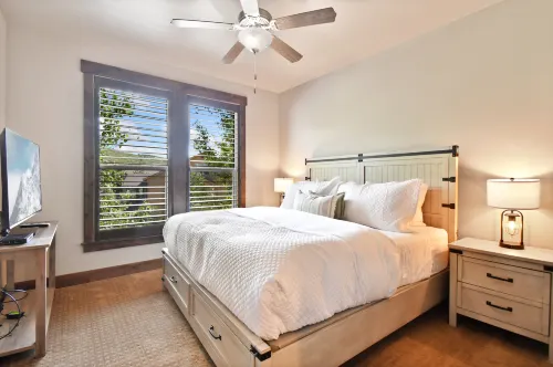 Spacious Jordanelle Retreat, Minutes to Deer Valley and Park City, Private Hot Tub, Mountain View