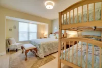 Screened Balcony and Beach Access - Gorgeous Tropical Retreat Hotels in Bradenton Beach