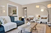 Charming 2-bedroom house in amazing Belleville with AC, WiFi