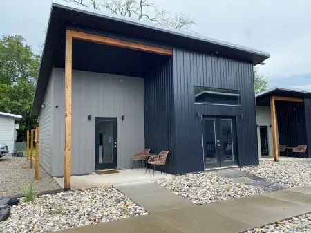 Charming cottage in downtown Mount Vernon!