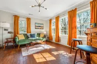 Charming Loft with Treehouse Views and Fast Wi-Fi - Unique Retreat Hotels near Hawkins Spring Park