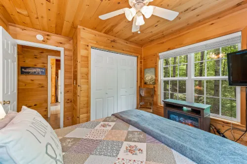 Serenity Escape Treehouse and Fire Pit - Charming Nature Retreat Hotels in DeKalb County