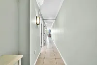 Stunning Bay Views and Resort Amenities - Charming Coastal Retreat