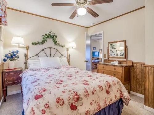 Stunning Ocean View and Full Kitchen - Charming Coastal Hideaway Hotels in Otter Rock