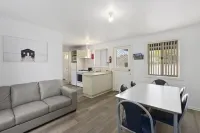 Costello Hotels - Moonta Bay Cabins Hotels in Wallaroo