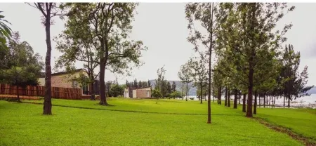 Eben Lake Kivu Cottages and Villas