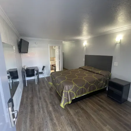 Seaway Motel Отели рядом с достопримечательностью «Торгово-развлекательный комплекс The Grove»