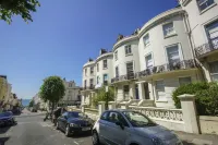 Brunswick Garden Studio - Patio - by Brighton Holiday Lets Hotels in Hove