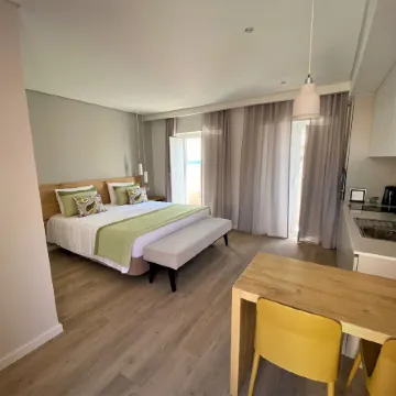 Cardeal Suites & Apartments