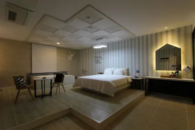 The Zenith Hotel Hotels near Jang-Yusa