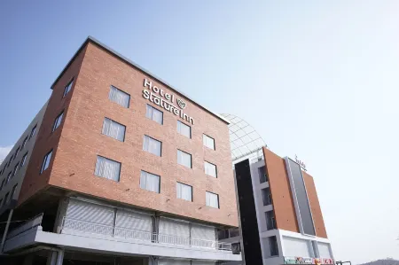 Hotel Stature Inn Отели рядом с достопримечательностью «Стейтью Оф Юнити»