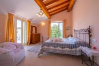 Villa Clara Few km from the Sea