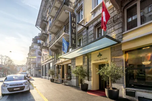 Hotel Alpina Luzern - balcón