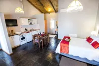 Brookside Lodge B&B Отели в г. 