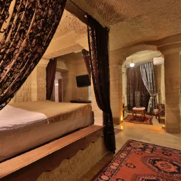 Holiday Cave Hotel