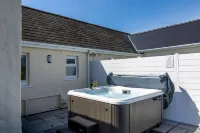 Bramble Cottage - Dog Friendly Cottage with Hot Tub