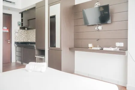 Exclusive Studio Room at Casa de Parco Apartment Отели в г. Cisauk