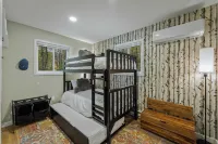Somerset Lodge by Avantstay Hot Tub, Lake Access + Community Amenities Hotels near Downs At East Stroudsburg