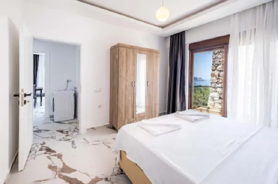 Golden Rose Suit Hotel