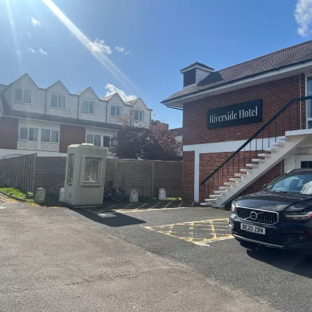 Riverside Hotel Отели рядом с достопримечательностью «Бизнес-парк Stoneleigh Park»