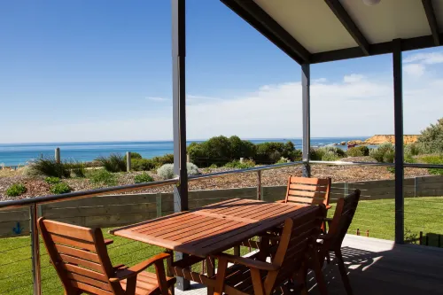 Torquay Foreshore Caravan Park - parking