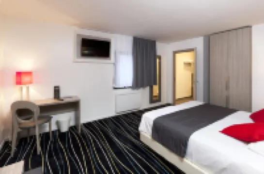 Glassy Hotel, the Originals City, Marne-la-Vallée Est, Meaux Hotels in Meaux