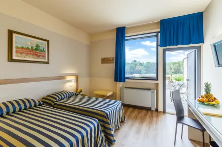 Hotel Country Club Отели рядом с достопримечательностью «Parrocchia Dei Ss. Maria Assunta e Jacopo Maggiore di Lammari»