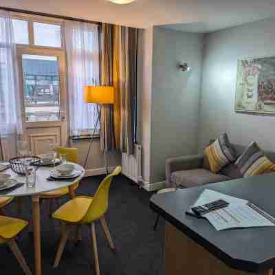 Coasters Holiday Apartments Rooms