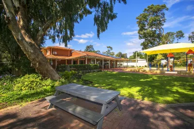 Banksia Tourist Park Hotels in Gooseberry Hill