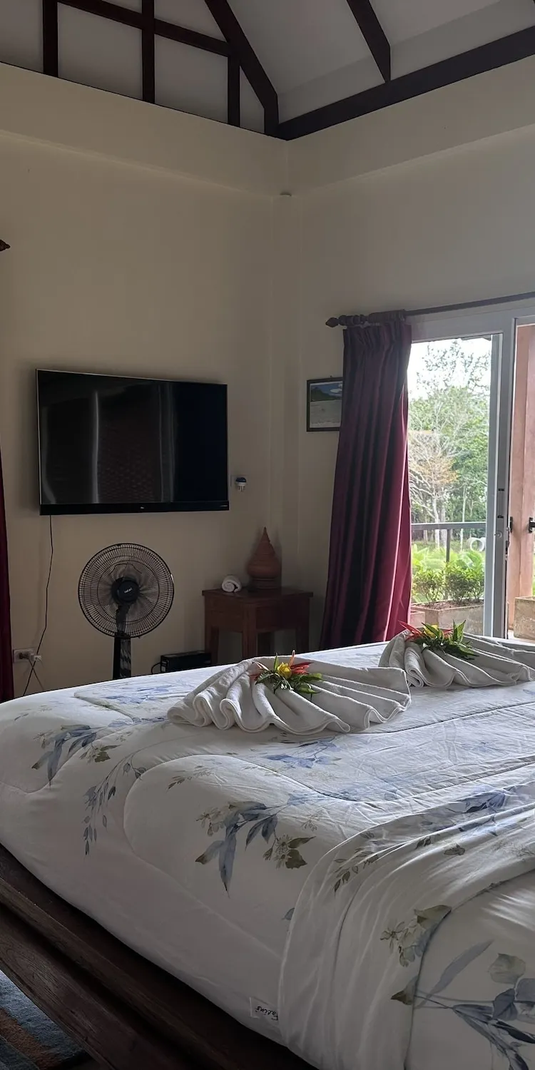 Piman Pu Lek-1 King Bed (with A/C)