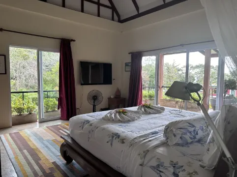 Piman Pu Lek-1 King Bed (with A/C)