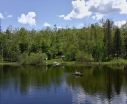 Lakefront Chalet - Lakeside Fire Pit / BBQ / Pet Friendly