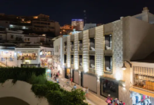 โรงแรมเพอลล่า เดล ซูร์ โรงแรมในทอร์เรโมลินอส