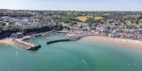 Hazelglade Cottage - Hot Tub, Games Room, Pet Friendly Hotels in Saundersfoot