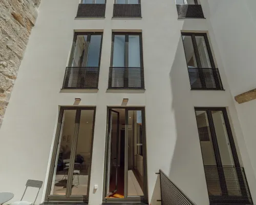 Courtyard Oporto Design Apartment C with Terrace Hotels in Campanha