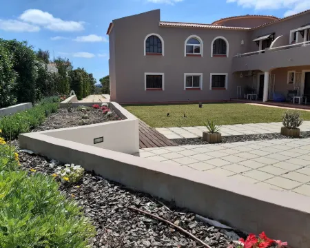 Casa Rosa Montes Hotels in Luz