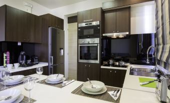 Rhodes Central Suite