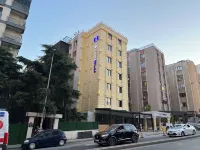 Istanblu Hotel Atasehir Отели рядом с достопримечательностью «Istanbul Sehir University»
